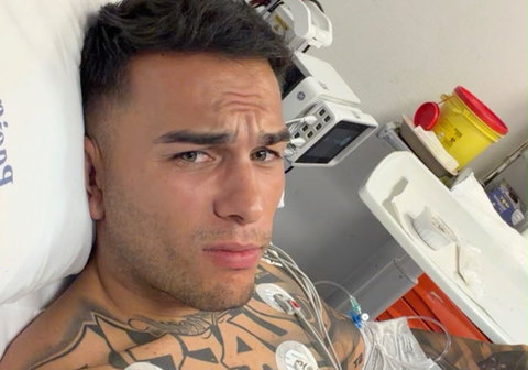 Gf Vip 8, Raul Dumitras allarma i fan pubblicando delle foto in ospedale: ecco cosa gli è successo preview
