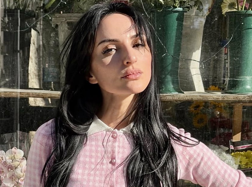 Arisa pubblica sui social una foto in topless ma poi la cancella: è lei stessa a spiegare il motivo preview