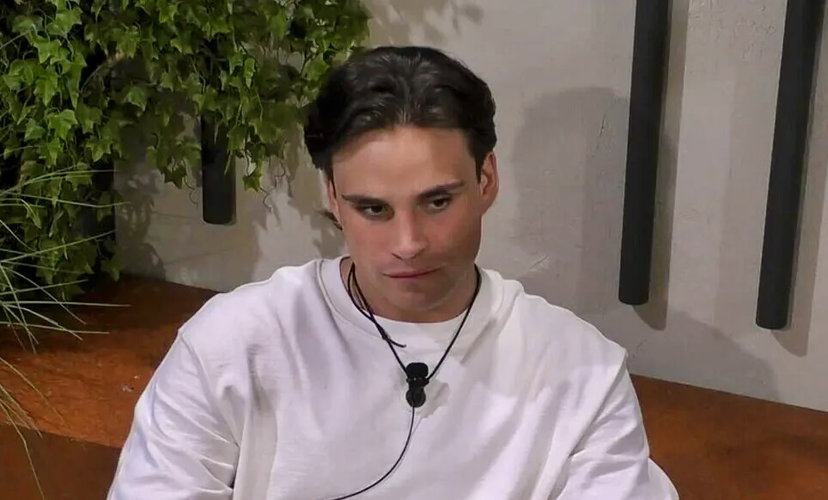 Gf Vip 9, Alessandro Varsi si è preso una cotta per una coinquilina: “Quando mi piace una ragazza ho occhi solo per lei” preview