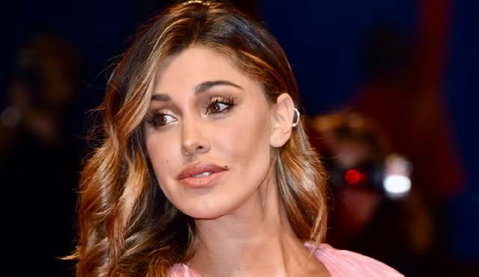 Belen Rodriguez sui social: “Chi sparisce al primo segno di difficoltà, perde spazio nella mia vita”. E poi toglie tre segui “pesanti” su Instagram preview