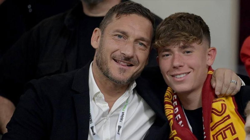 Francesco Totti parla per la prima volta del motivo per il quale il figlio Cristian ha detto addio al calcio giocato a soli 19 anni preview