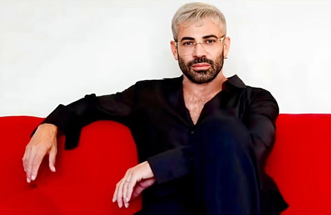 Gianni Sperti confessa perché controllare il telefono del partner a volte è ‘indispensabile’ (c’entra un tradimento che ha scoperto!) preview