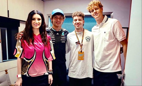 Laura Pausini pubblica una foto (ritoccata) con Jannik Sinner e Kimi Antonelli ma spunta l’originale: l’ironia di Selvaggia Lucarelli preview