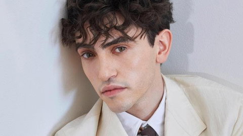 Michele Bravi racconta l’assurda (davvero assurda!) richiesta fatta da una fan: “Ha scritto a mia madre e le ha chiesto se…” preview
