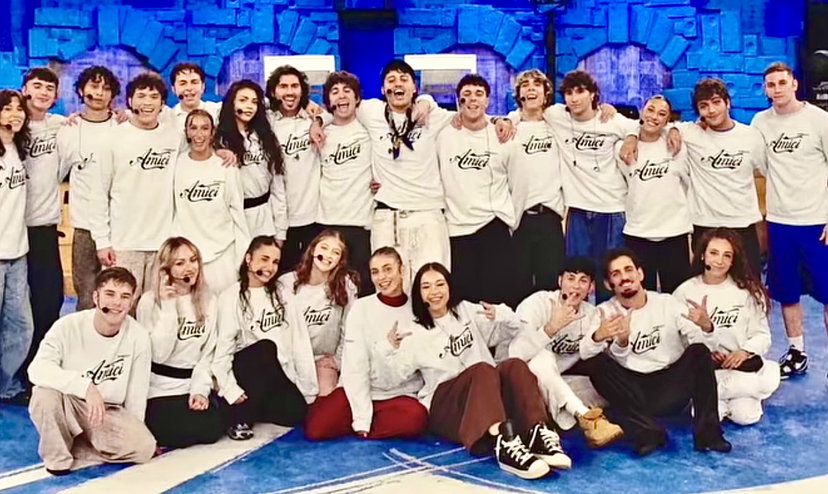Amici 26, nella puntata di ieri molti alunni con dei trascorsi televisivi: chi è apparso in una fiction, chi al Grande Fratello e la fidanzata di un famoso rapper preview