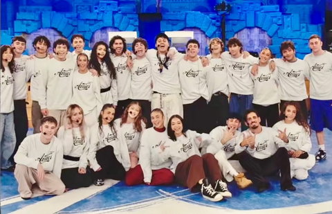 Amici 26, nella puntata di ieri molti alunni con dei trascorsi televisivi: chi è apparso in una fiction, chi al Grande Fratello e la fidanzata di un famoso rapper preview
