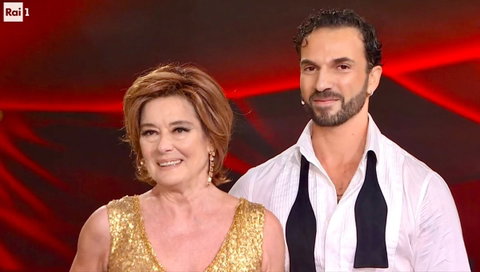 Ballando con le Stelle 21, seconda puntata: vince Monica Guerritore, Alberto Matano punzecchia Barbara d’Urso (che non le manda a dire a Pasquale La Rocca) preview
