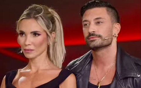 Gullielmo Mariotto a Ballando fa una brutta battuta su Noemi Bocchi (con un riferimento a Francesco Totti): interviene Milly Carlucci preview