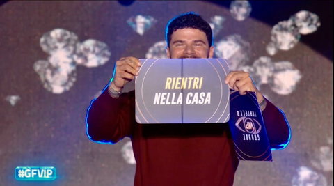 Gf Vip 9, ottava puntata: Danto eliminato ma rientra in gioco grazie al biglietto di ritorno. Il fidanzato di Piera rimane nel backstage, i nominati sono… preview