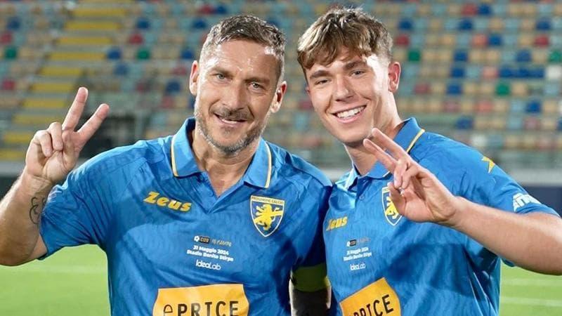 Francesco Totti racconta lo choc per la malattia del figlio Cristian: “Mi si è fermato il cuore, non capivo più nulla” preview
