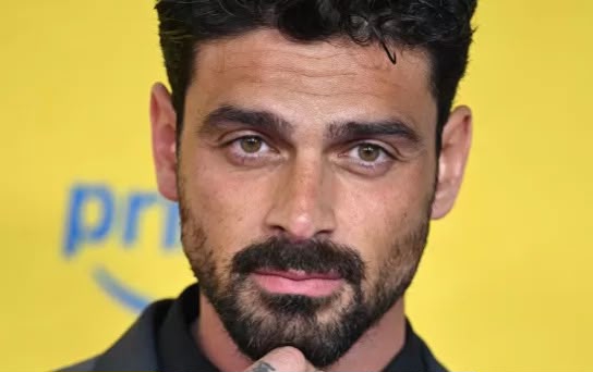 Michele Morrone sbarca su un sito per adulti: ecco quanto costa vedere una sua foto article-post