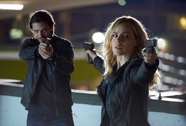 12 MONKEYS -- "Year of the Monkey" Episode 201 -- Pictured: (l-r) Aaron Stanford as James Cole, Amanda Schull as Cassandra Railly -- (Photo by: Steve Wilkie/Syfy)