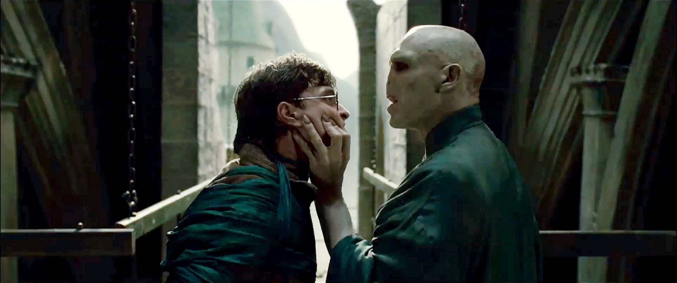 (L-r) DANIEL RADCLIFFE as Harry Potter and RALPH FIENNES as Lord Voldemort in Warner Bros. Pictures’ fantasy adventure “HARRY POTTER AND THE DEATHLY HALLOWS – PART 2,” a Warner Bros. Pictures release.
