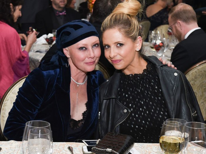 LOS ANGELES, CA - NOVEMBER 05: (EXCLUSIVE COVERAGE) Actress Shannen Doherty (L) and actress Sarah Michelle Gellar at American Cancer Society's Giants of Science Los Angeles Gala on November 5, 2016 in Los Angeles, California.  (Photo by Vivien Killilea/WireImage)