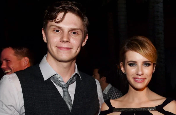 Emma Roberts Evan Peters