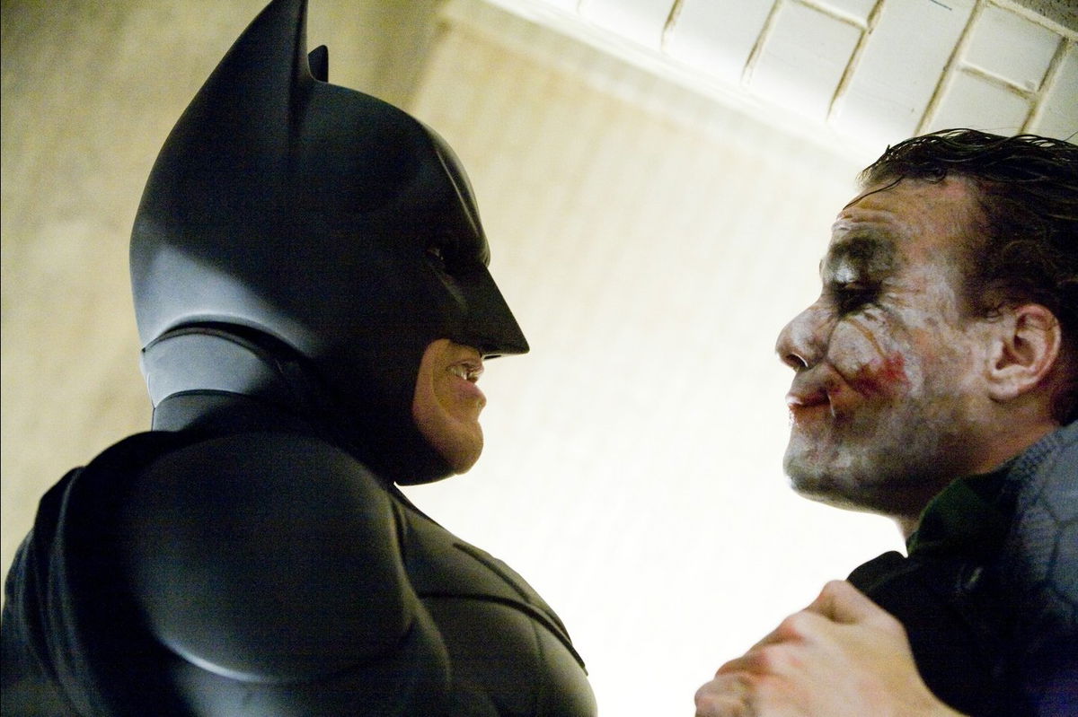 Il Cavaliere Oscuro – “Lui non è un eroe. É un guardiano silenzioso.” article-post