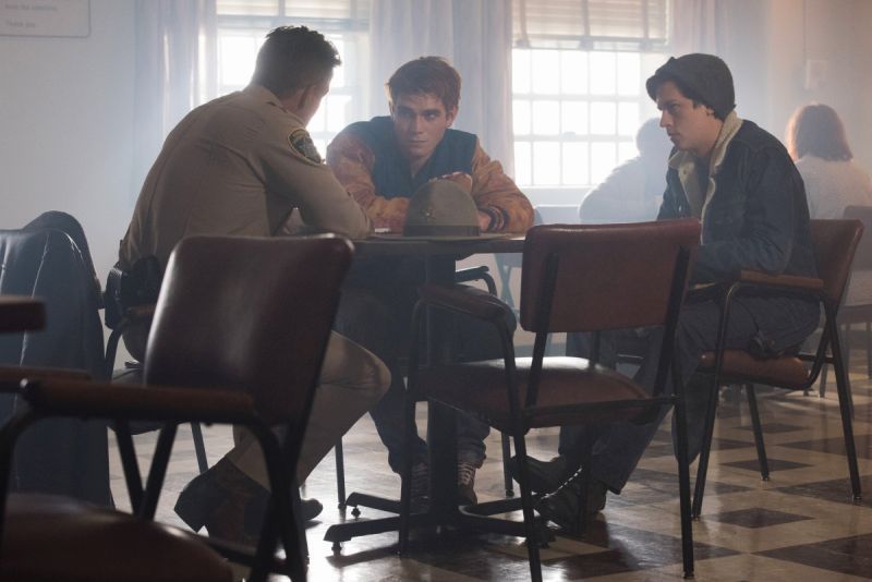 Riverdale 2×01 – A Kiss Before Dying | Recensione article-post