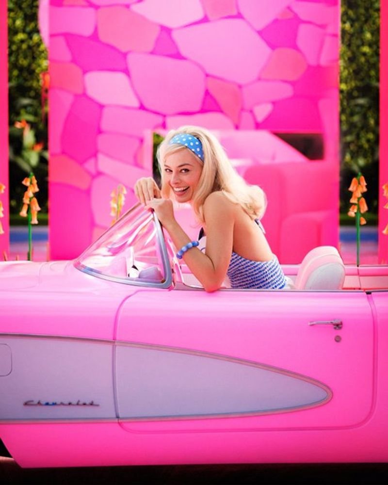 Margot Robbie nei panni di Barbie nel film Warner Bros presentato alla CinemaCon prima delle novità DC