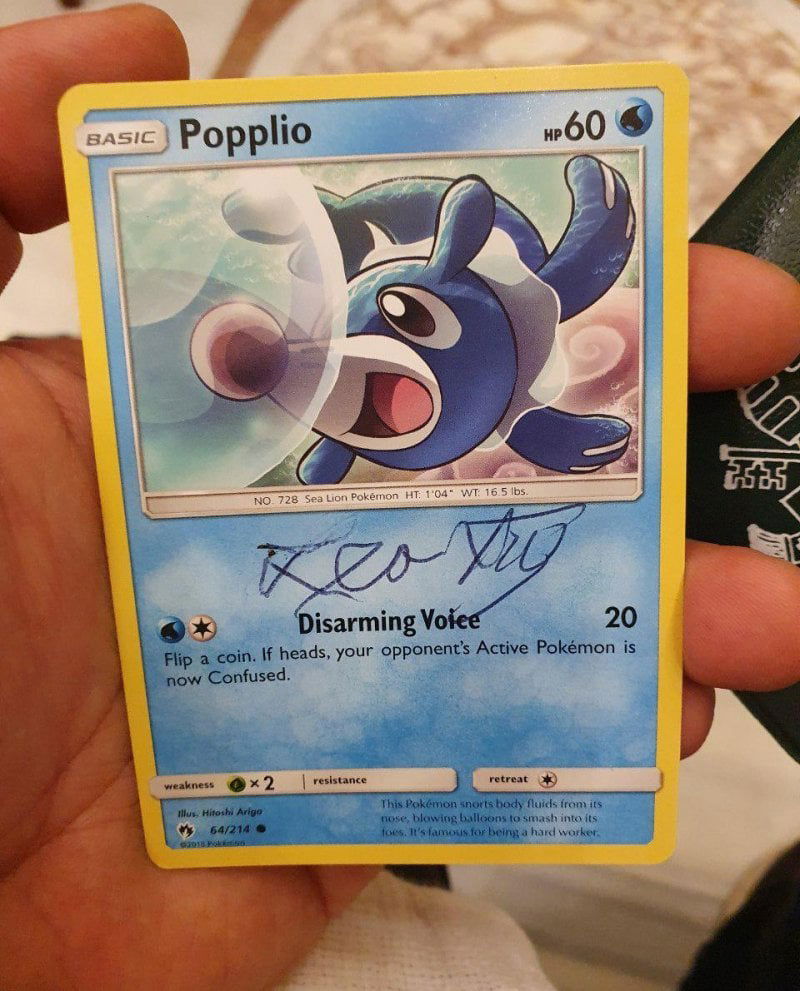 Papa Leone XIV e Popplio: la carta Pokémon firmata dal pontefice preview