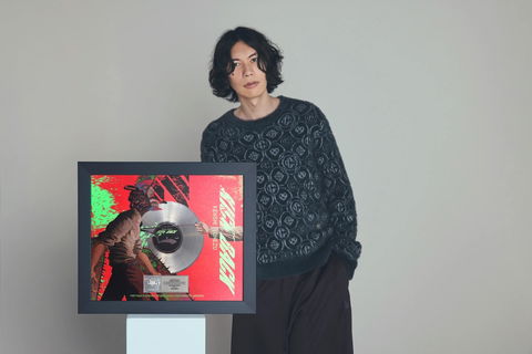 Kenshi Yonezu fa la storia con “KICK BACK”: primo brano giapponese certificato Platino dalla RIAA preview