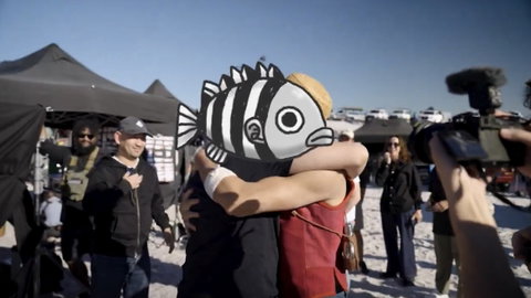 Eiichirō Oda visita il set di One Piece: l’abbraccio con Iñaki e il disegno nella neve preview