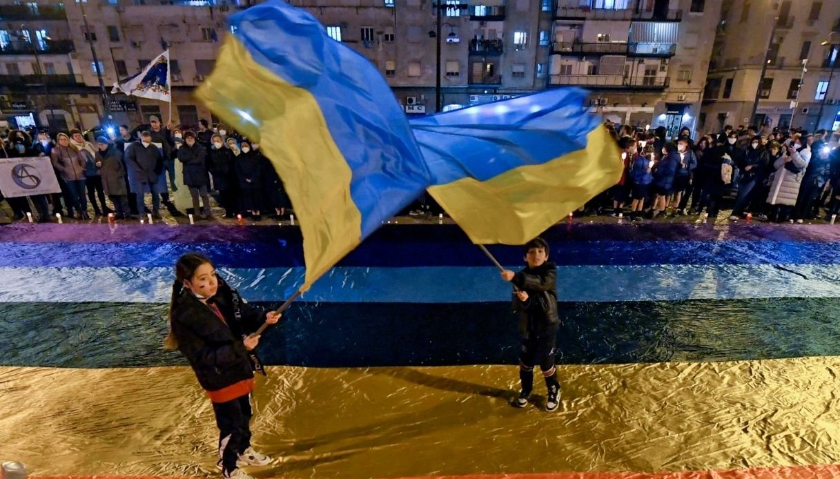 Nelle manifestazioni per la pace ci sia anche la bandiera ucraina