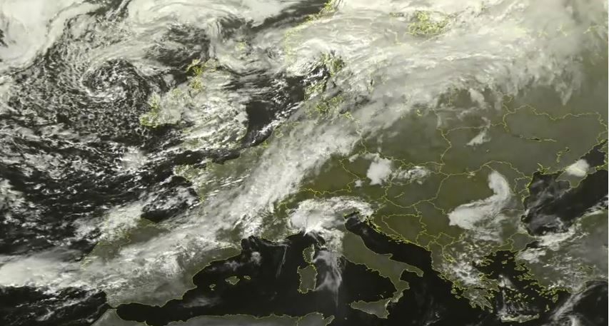 L'alluvione di Genova e i complottisti delle scie chimiche article-post
