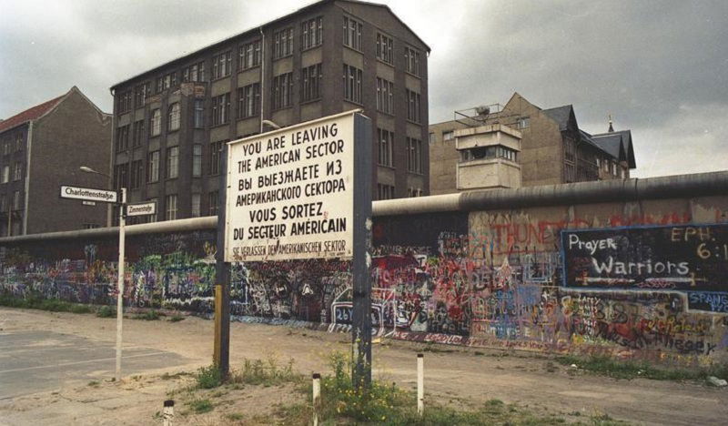 Perché il Muro di Berlino non è mai caduto preview