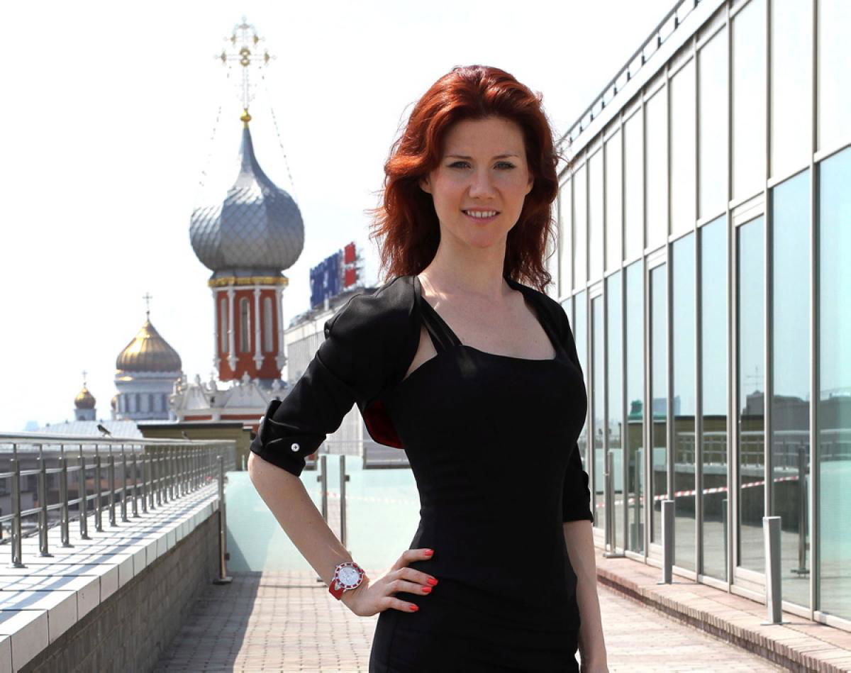 Il kitchissimo spot di Anna Chapman per Putin article-post