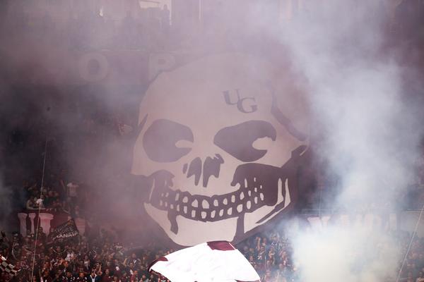 Come si porta una bomba carta allo stadio? article-post