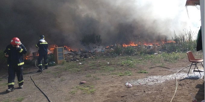 L'incendio al campo nomadi di via del Salone article-post