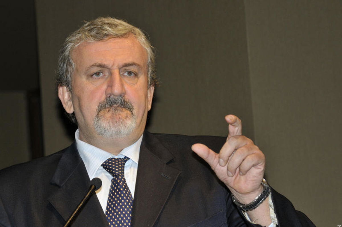 Michele Emiliano: «Tre consigliere M5S nella giunta del PD in Puglia» article-post