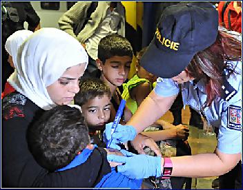 «La polizia ceca marchia i migranti (compresi i bambini)» article-post