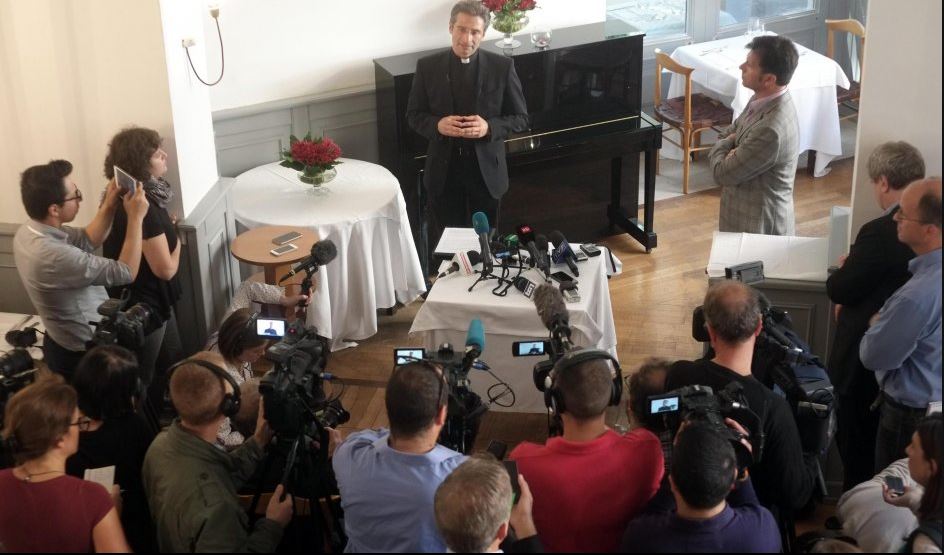 Krzysztof Charamsa: il monsignore che sfida la Chiesa article-post