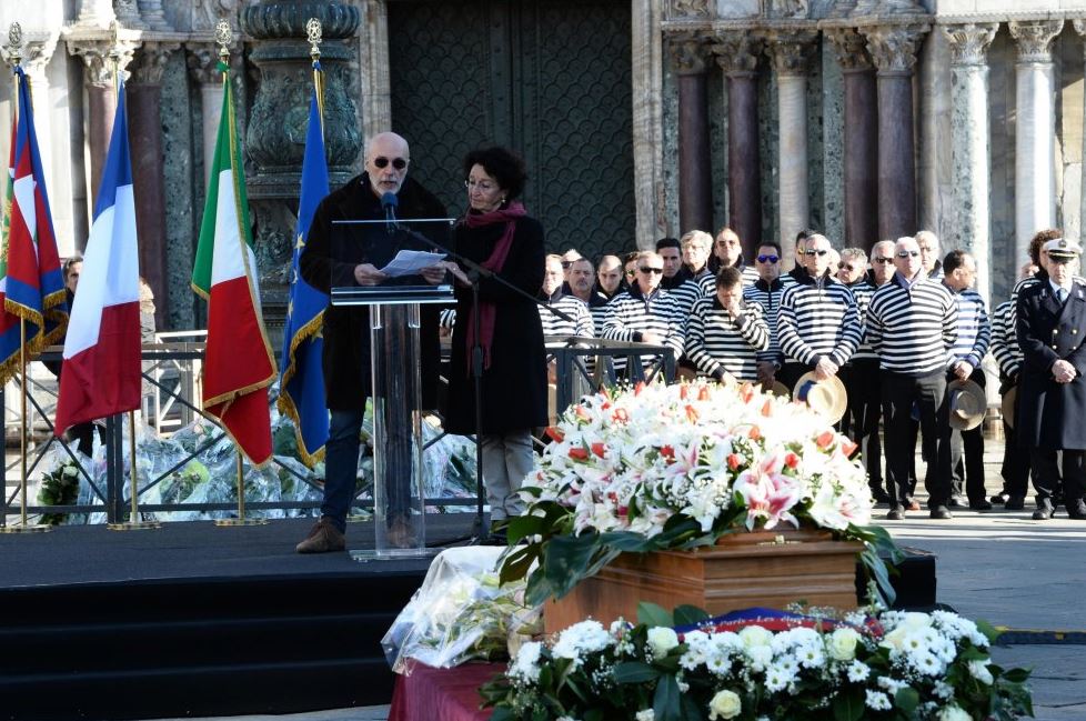 Quelli che protestano per i funerali laici di Valeria Solesin article-post