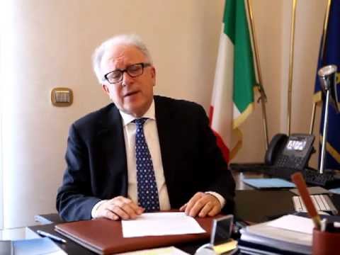 Sergio Pecorelli: il capo dell'Agenzia del farmaco sospeso per conflitto d'interesse article-post
