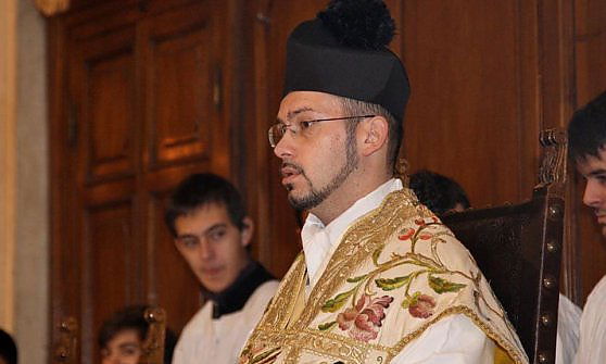 Il prete che non benedice la salma di Aicha article-post