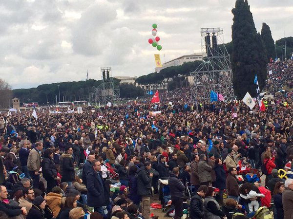 Tutti i politici del PD che applaudono il Family Day article-post