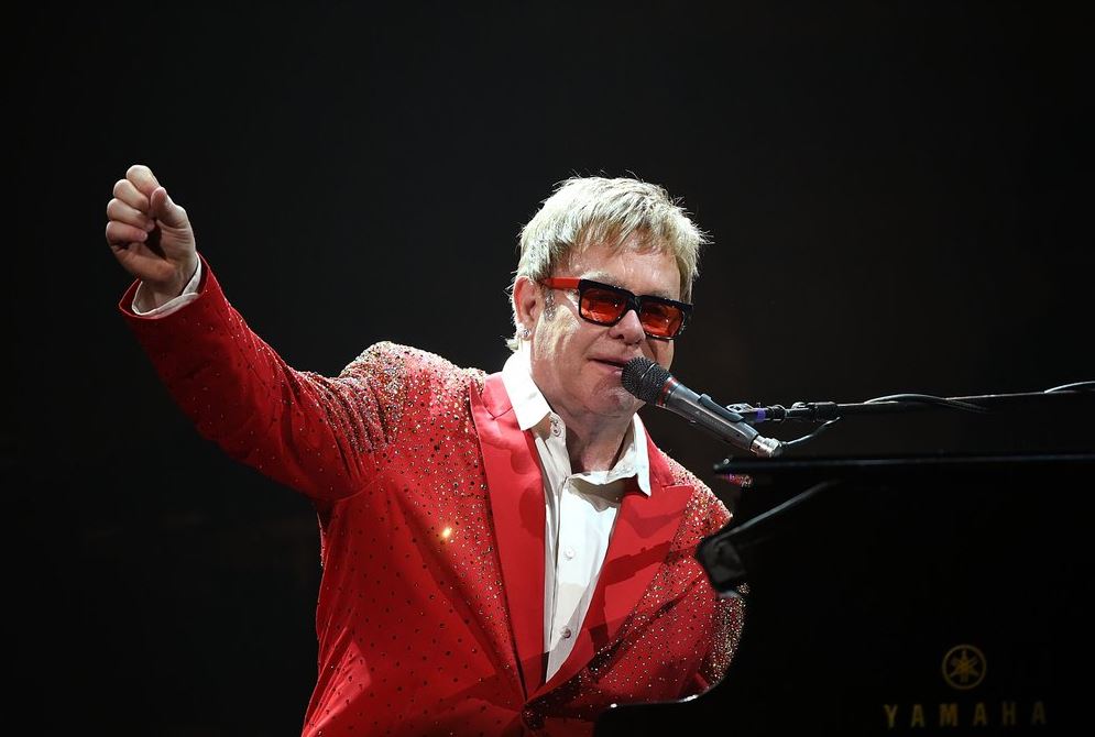 Il Giornale lancia l'allarme: se passa la Cirinnà diventerete tutti come Elton John article-post