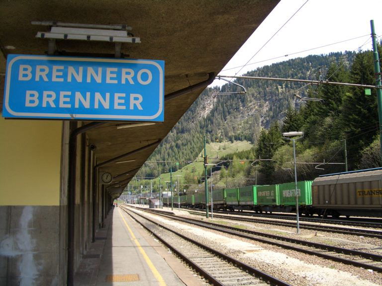 Brennero, il muro dell'Austria per i migranti | nextQuotidiano