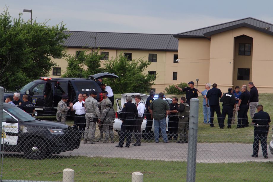 La sparatoria nella base militare di San Antonio article-post