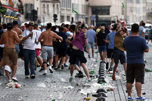 Gli hooligans votano Brexit article-post
