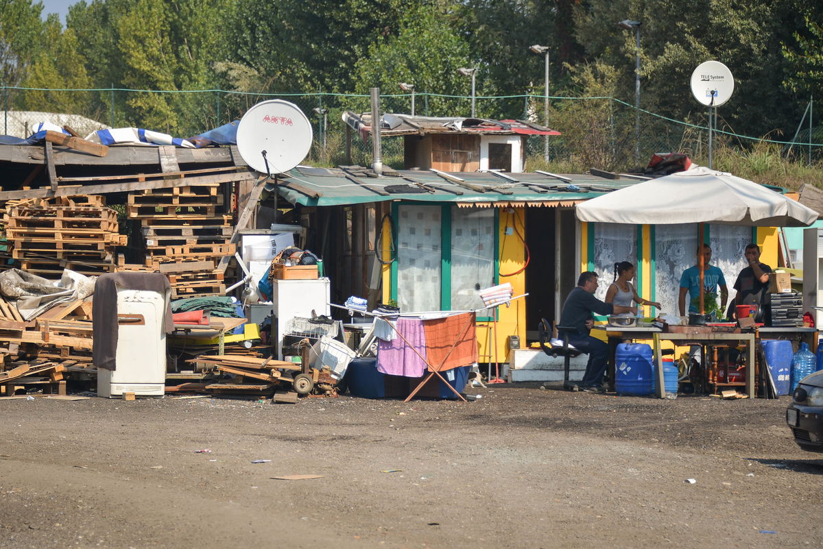 Roma, gli arresti per mazzette sui campi rom article-post