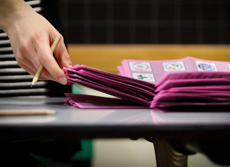 I sondaggi clandestini sul voto a Roma e Milano article-post