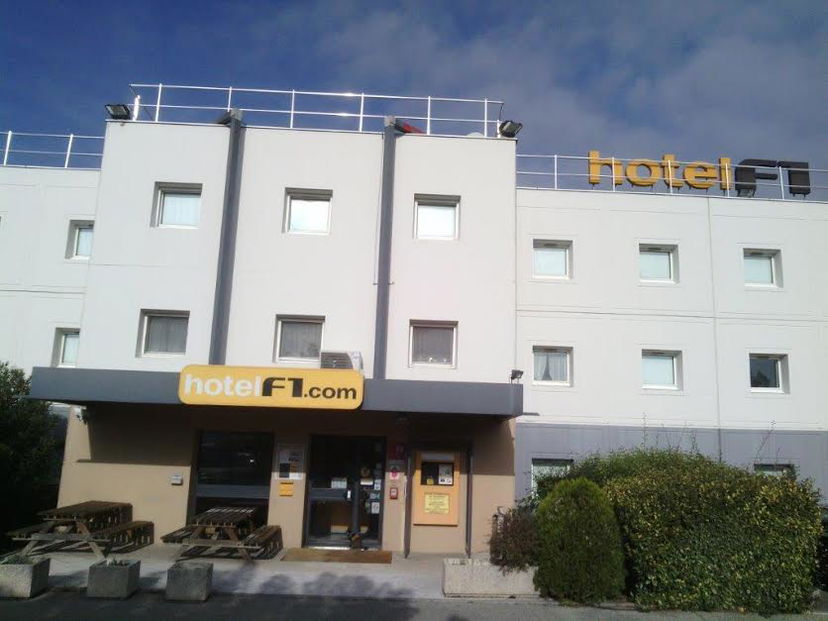 L'uomo armato barricato in un hotel a Bollène, vicino a Avignone article-post