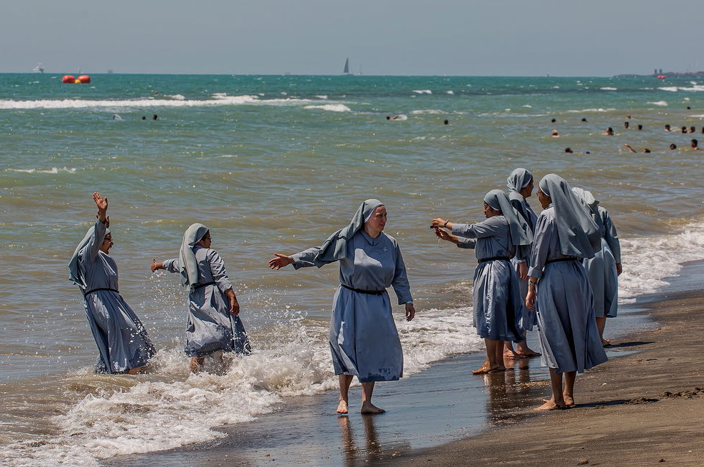 Il ballo del burkini article-post