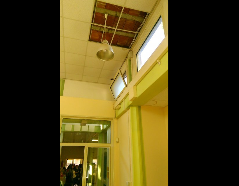 Piccola storia di un asilo e di un soffitto crollato article-post