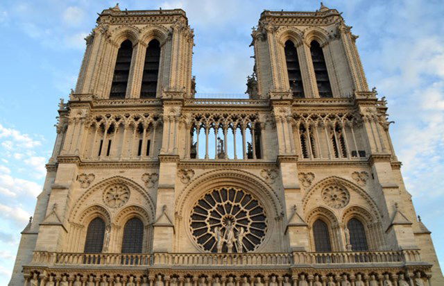Come la burocrazia sta uccidendo Notre Dame article-post