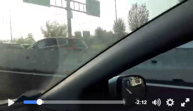 Il video di Massimo Bugani mentre guida in autostrada article-post