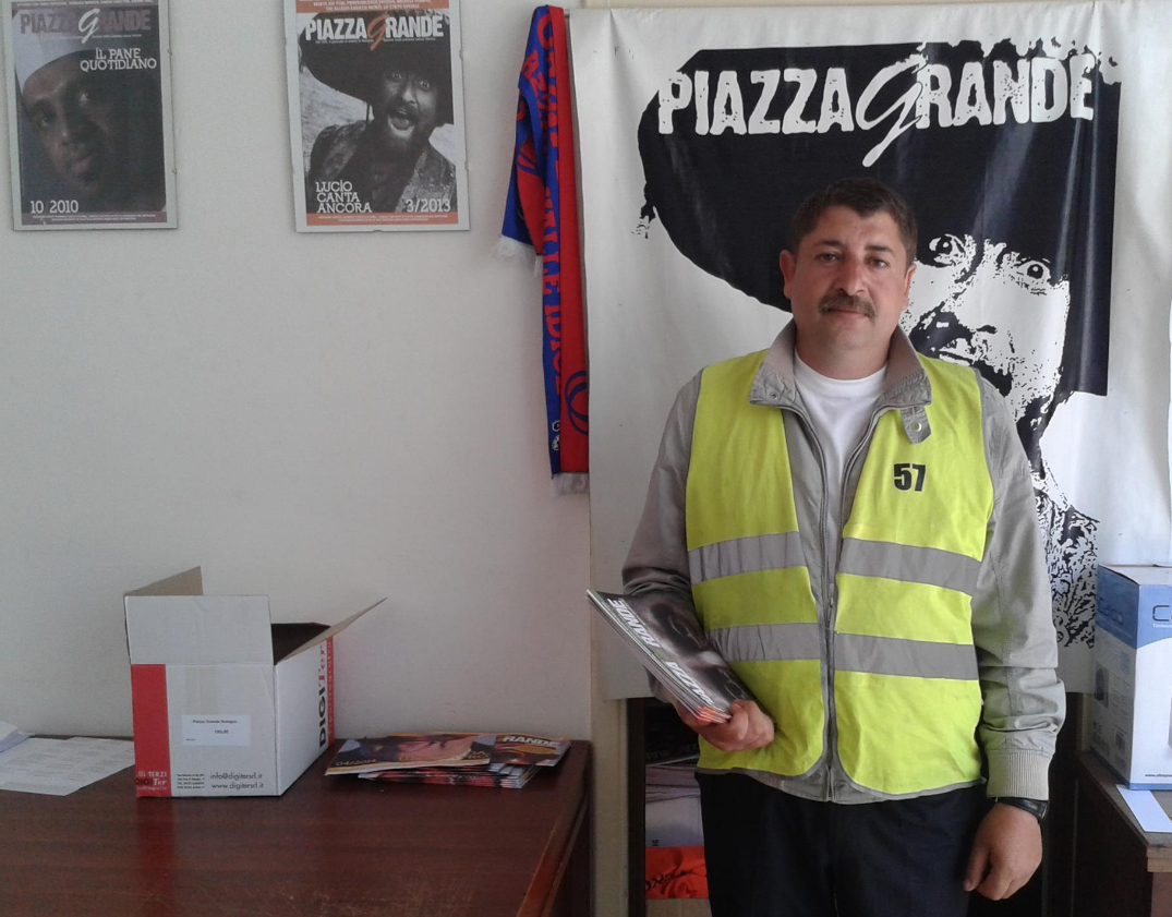 dora palumbo m5s bologna piazza grande accattonaggio